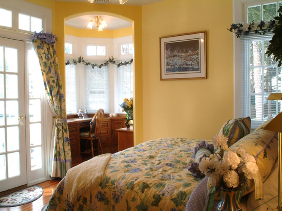 Lake George Boathouse Waterfront Lodging Bolton Landing Exteriör bild